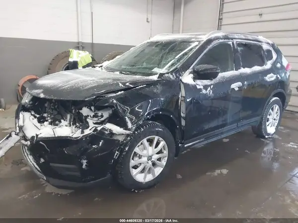 5N1AT2MV4JC829629 2018 NISSAN ROGUE - Image 2
