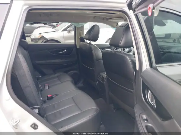5N1AT2MV4JC834989 2018 NISSAN ROGUE - Image 8