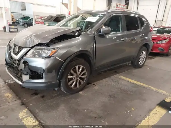 5N1AT2MV4KC700758 2019 NISSAN ROGUE - Image 2