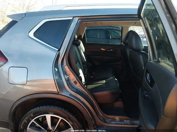 5N1AT2MV4KC769675 2019 NISSAN ROGUE - Image 8
