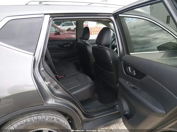 5N1AT2MV4KC826943 2019 NISSAN ROGUE - Image 8