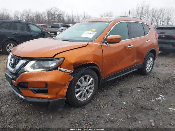 5N1AT2MV5HC741988 2017 NISSAN ROGUE - Image 2