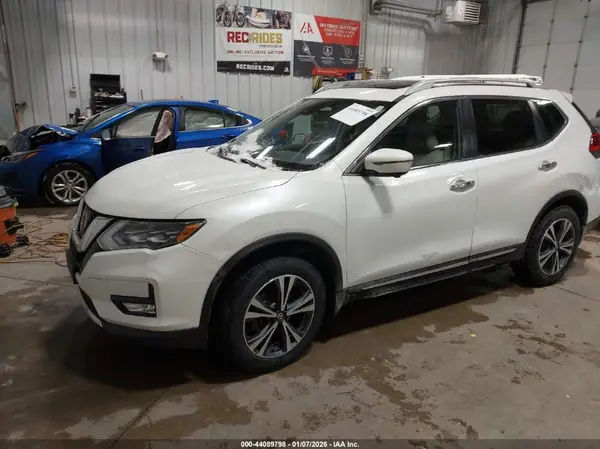 5N1AT2MV5HC743837 2017 NISSAN ROGUE - Image 2