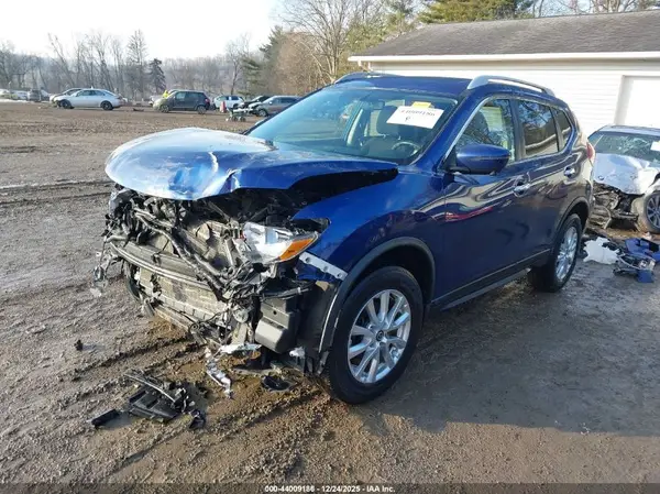 5N1AT2MV5HC745670 2017 NISSAN ROGUE - Image 2
