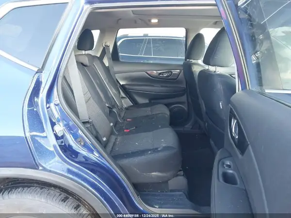 5N1AT2MV5HC745670 2017 NISSAN ROGUE - Image 8
