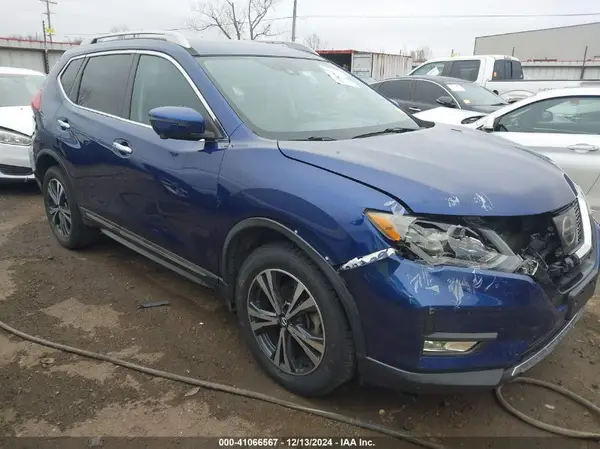 5N1AT2MV5HC749783 2017 NISSAN ROGUE - Image 1