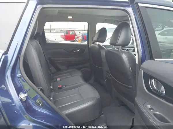 5N1AT2MV5HC749783 2017 NISSAN ROGUE - Image 8
