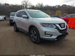 5N1AT2MV5HC756085 2017 NISSAN ROGUE