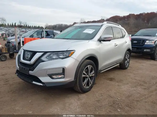 5N1AT2MV5HC756085 2017 NISSAN ROGUE - Image 2