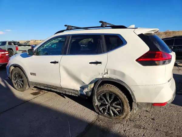 5N1AT2MV5HC758211 2017 NISSAN ROGUE - Image 2