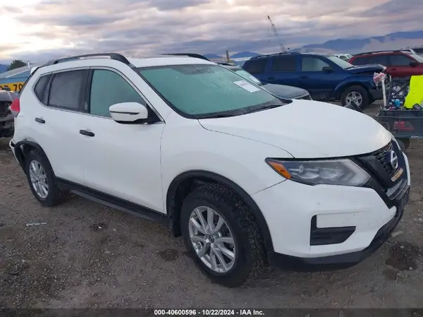 5N1AT2MV5HC758855 2017 NISSAN ROGUE - Image 1