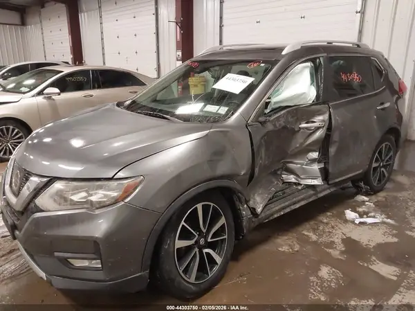 5N1AT2MV5HC759505 2017 NISSAN ROGUE - Image 2