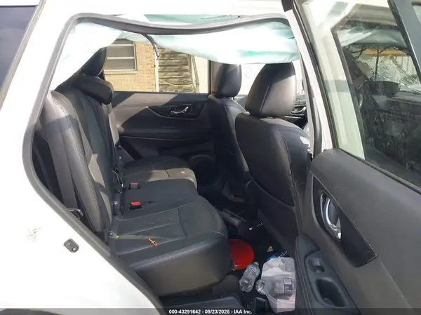 5N1AT2MV5HC761660 2017 NISSAN ROGUE - Image 8