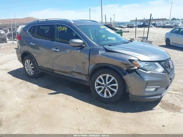 5N1AT2MV5HC763070 2017 NISSAN ROGUE - Image 1