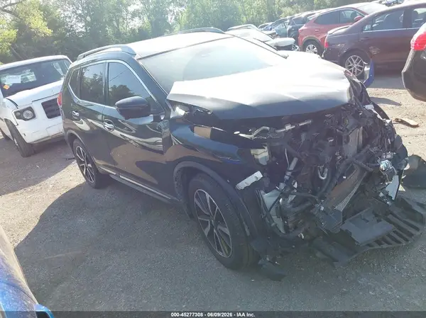 5N1AT2MV5HC765790 2017 NISSAN ROGUE - Image 1