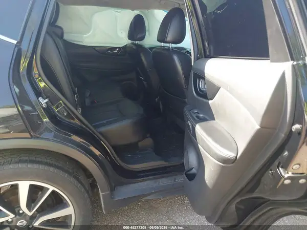 5N1AT2MV5HC765790 2017 NISSAN ROGUE - Image 8