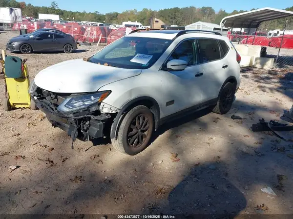 5N1AT2MV5HC768608 2017 NISSAN ROGUE - Image 2