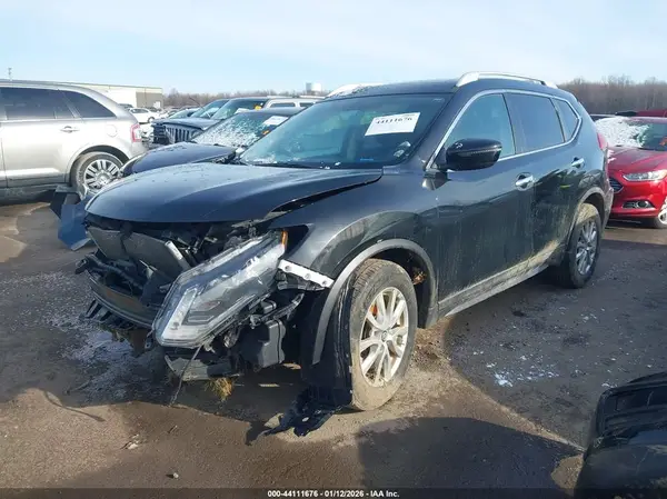 5N1AT2MV5HC770455 2017 NISSAN ROGUE - Image 2