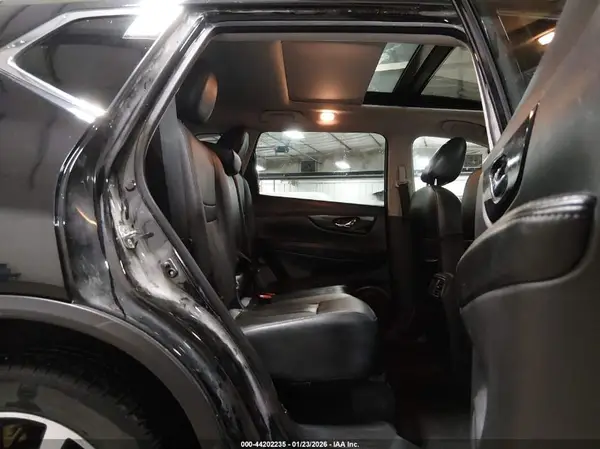 5N1AT2MV5HC772450 2017 NISSAN ROGUE - Image 8