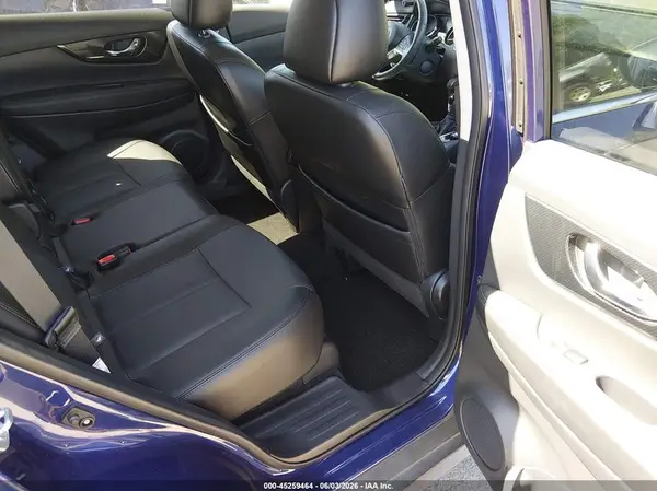 5N1AT2MV5HC772528 2017 NISSAN ROGUE - Image 8
