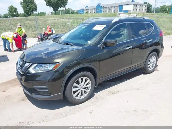 5N1AT2MV5HC775798 2017 NISSAN ROGUE - Image 2