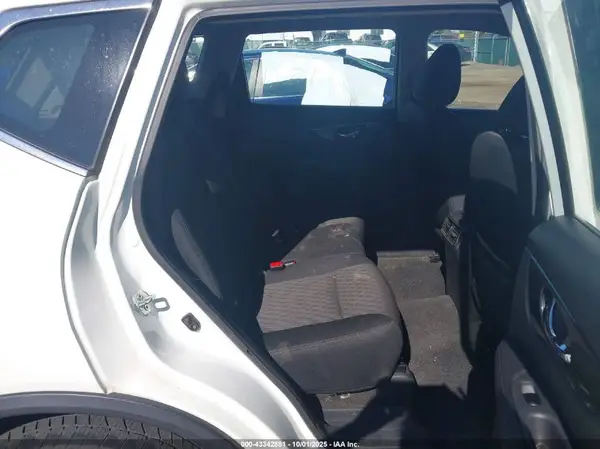 5N1AT2MV5HC784470 2017 NISSAN ROGUE - Image 8