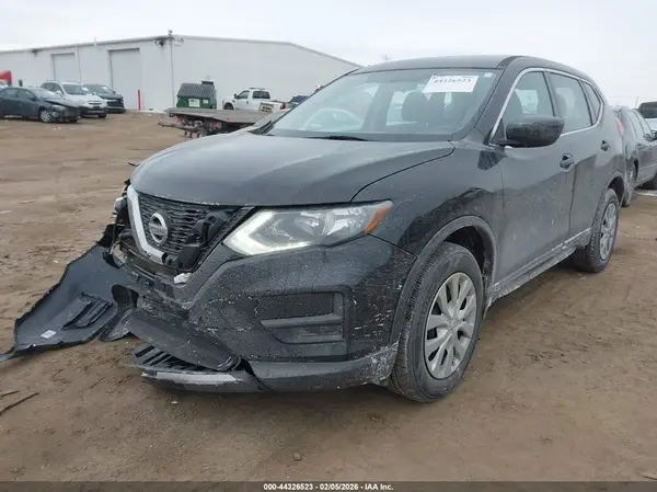 5N1AT2MV5HC807584 2017 NISSAN ROGUE - Image 2