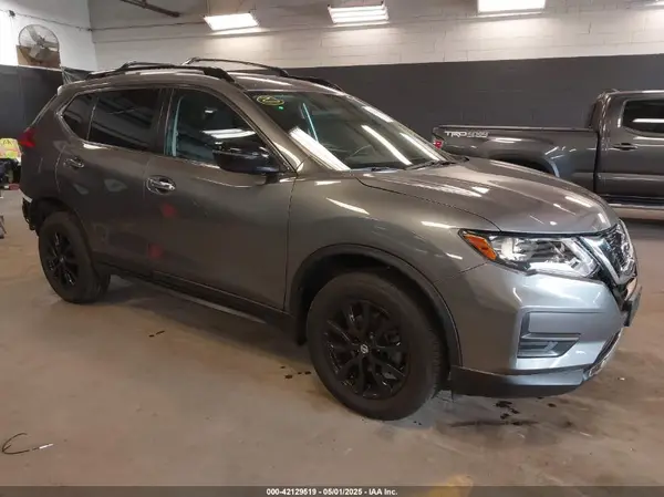 5N1AT2MV5HC809206 2017 NISSAN ROGUE - Image 1