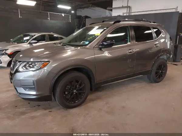 5N1AT2MV5HC809206 2017 NISSAN ROGUE - Image 2