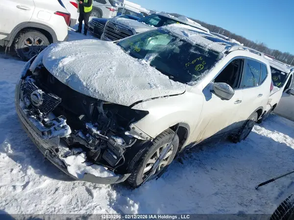 5N1AT2MV5HC821971 2017 NISSAN ROGUE - Image 2