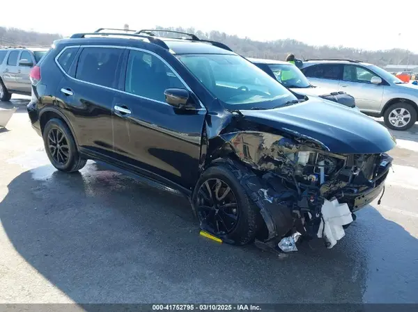 5N1AT2MV5HC825065 2017 NISSAN ROGUE - Image 1