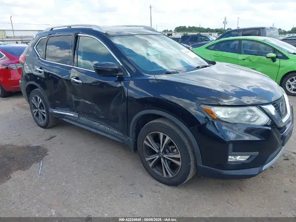 5N1AT2MV5HC837667 2017 NISSAN ROGUE - Image 1