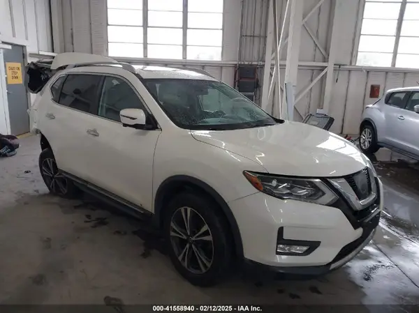 5N1AT2MV5HC849737 2017 NISSAN ROGUE - Image 1