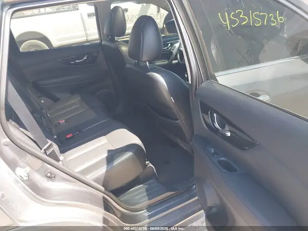 5N1AT2MV5HC862827 2017 NISSAN ROGUE - Image 8