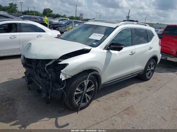 5N1AT2MV5HC865226 2017 NISSAN ROGUE - Image 2