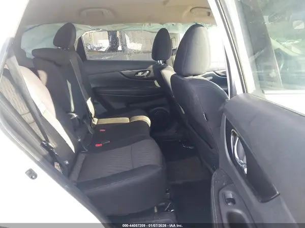 5N1AT2MV5HC870605 2017 NISSAN ROGUE - Image 8