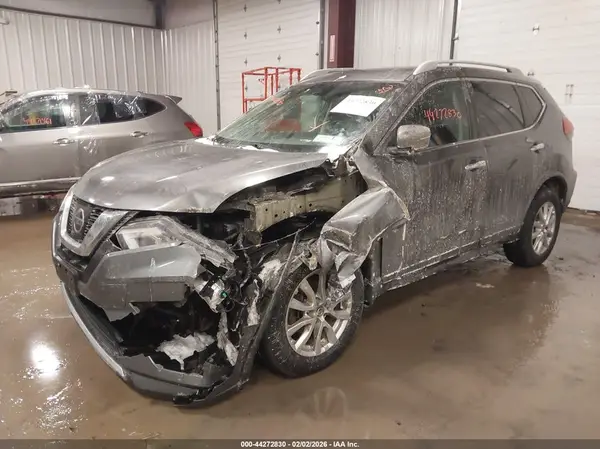 5N1AT2MV5HC877585 2017 NISSAN ROGUE - Image 2