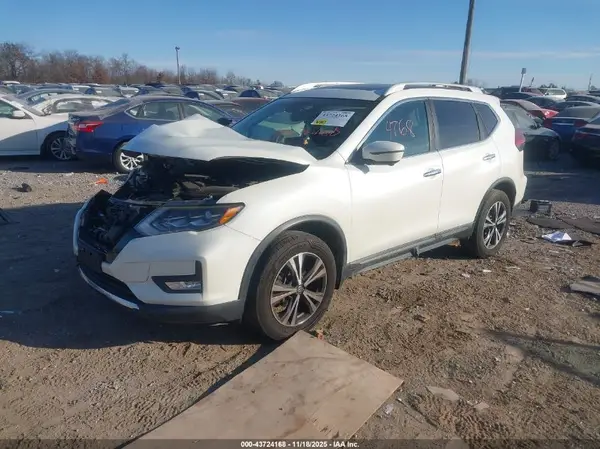 5N1AT2MV5HC878056 2017 NISSAN ROGUE - Image 2