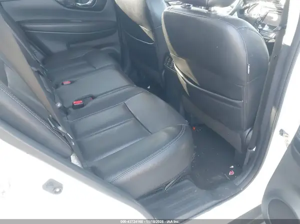 5N1AT2MV5HC878056 2017 NISSAN ROGUE - Image 8