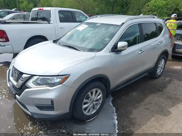 5N1AT2MV5HC879045 2017 NISSAN ROGUE - Image 2