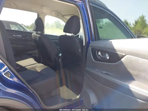 5N1AT2MV5HC882401 2017 NISSAN ROGUE - Image 8