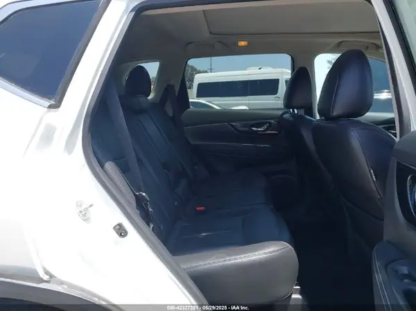 5N1AT2MV5HC882642 2017 NISSAN ROGUE - Image 8