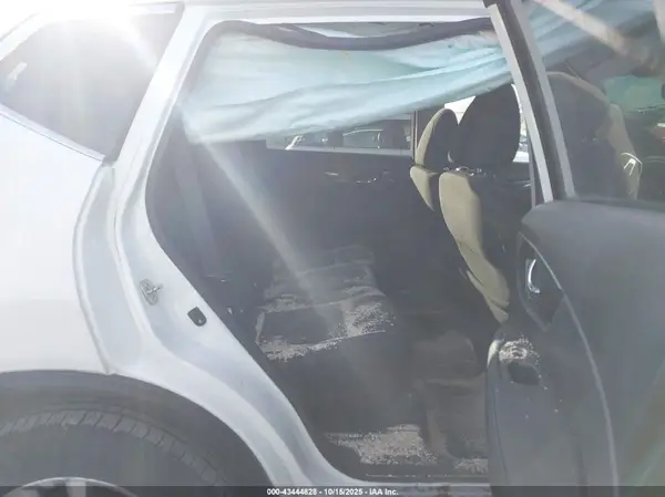 5N1AT2MV5HC884875 2017 NISSAN ROGUE - Image 8