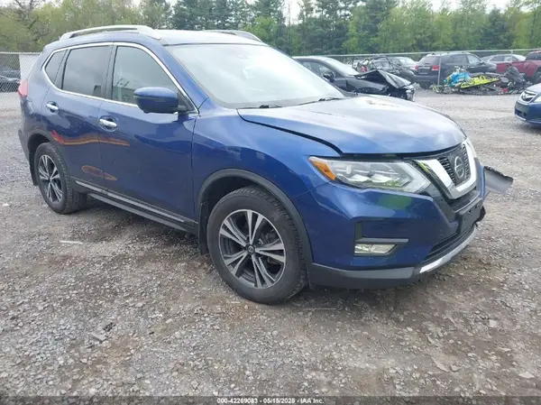 5N1AT2MV5HC885525 2017 NISSAN ROGUE - Image 1