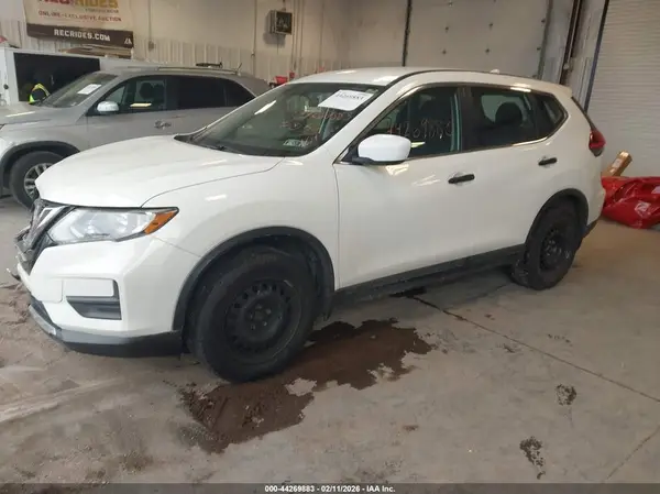 5N1AT2MV5HC887579 2017 NISSAN ROGUE - Image 2