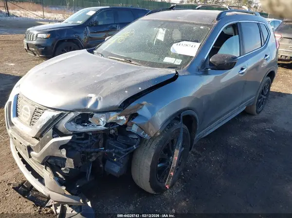 5N1AT2MV5HC892796 2017 NISSAN ROGUE - Image 2