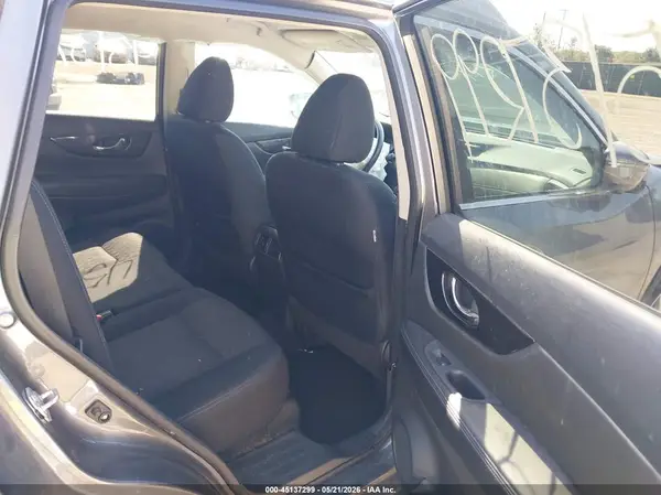 5N1AT2MV5HC896590 2017 NISSAN ROGUE - Image 8