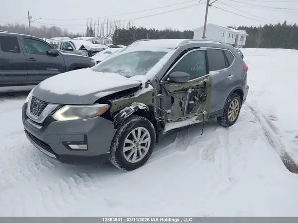 5N1AT2MV5JC703537 2018 NISSAN ROGUE - Image 2