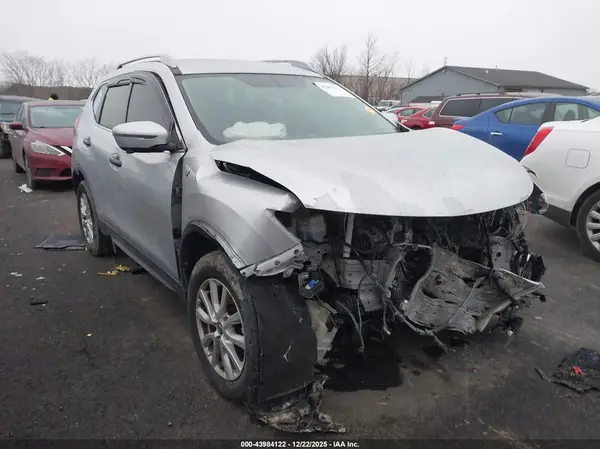 5N1AT2MV5JC723741 2018 NISSAN ROGUE - Image 1