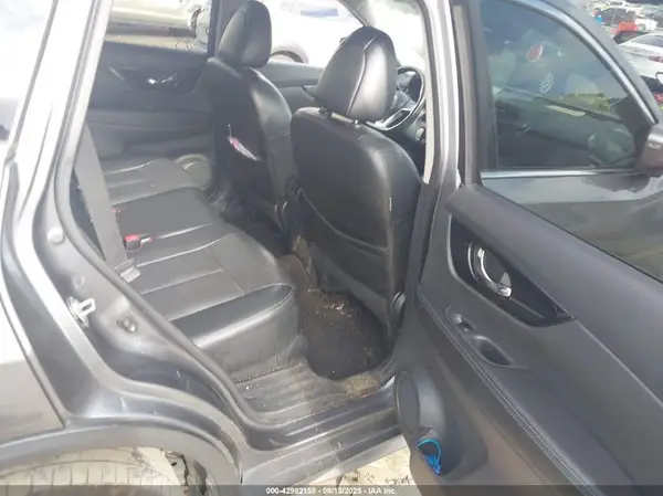 5N1AT2MV5JC728227 2018 NISSAN ROGUE - Image 8